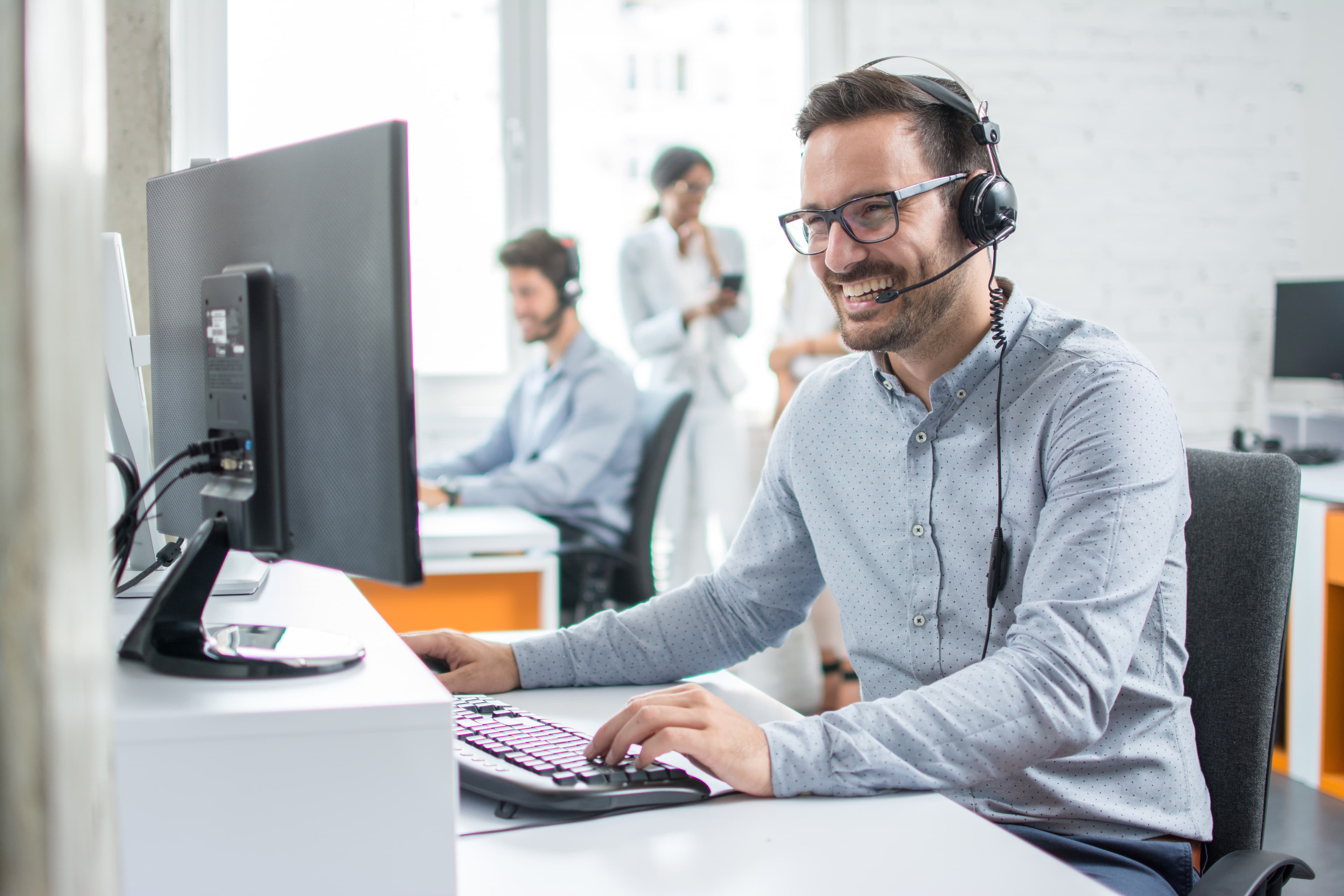 contact sales person image
